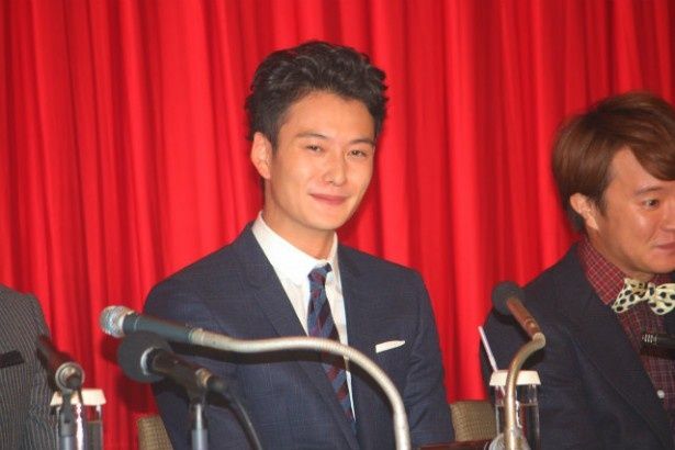 セクハラで窮地に立たされる下着メーカー社員・沼田卓也役の岡田将生