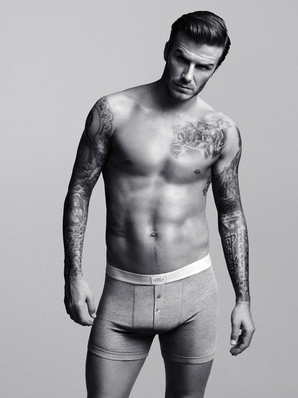 【写真を見る】ベッカムはH＆Mのアンダーウェアの広告で見事なタトゥーと肉体美を披露