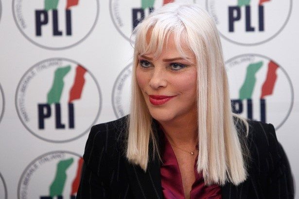 こちらはポルノ女優として活躍後、イタリア代議員議員になった“チチョリーナ”ことシュターッレル・アンナ・イロナ