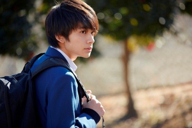 中学生時代の浩介役に、『重力ピエロ』(09)、『鈴木先生』(13)などに出演した北村匠海