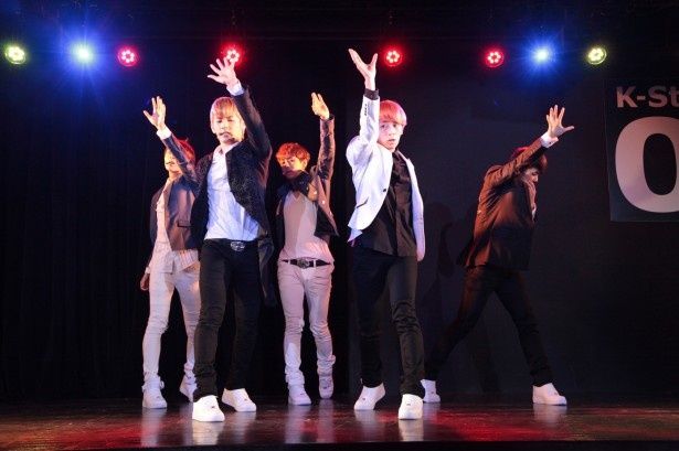 新世代K-POPグループMYNAMEがスターを目指す『新大久保物語』