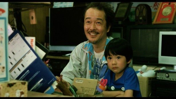 『そして父になる』でリリー・フランキーは町の電気屋を営む斎木雄大役