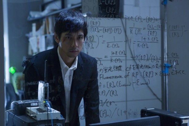 西島秀俊、新作では妻を殺害された謎に迫る天才科学者を熱演