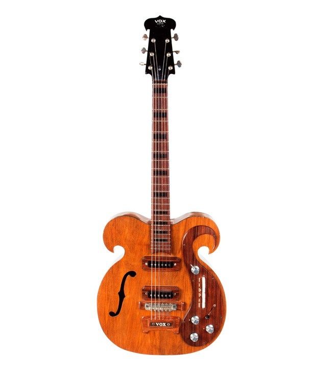 こちらは約4200万円で落札された、ジョン・レノンとジョージ・ハリスンが弾いたギター