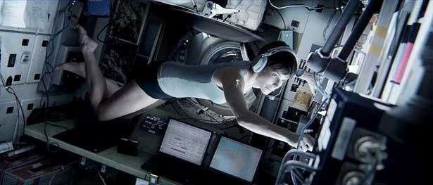 サンドラ・ブロックは初めての宇宙飛行で命の危険に直面するストーン博士に扮する