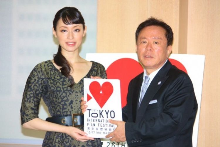 栗山千明、東京国際映画祭のミューズとして猪瀬東京都知事を表敬訪問