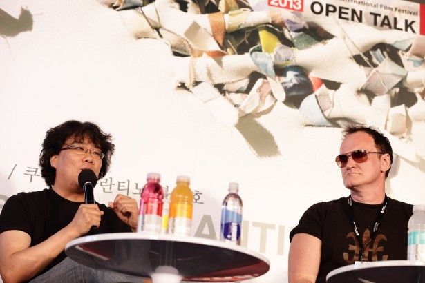 釜山国際映画祭で対談したタランティーノ監督とポン・ジュノ監督
