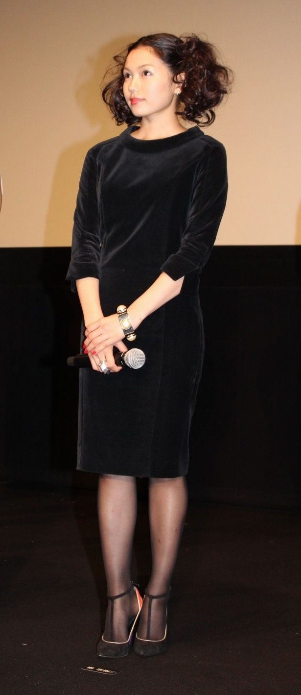 【写真を見る】すっかり大人の表情！二階堂ふみがシックな黒のドレス姿で東京国際映画祭に登場した