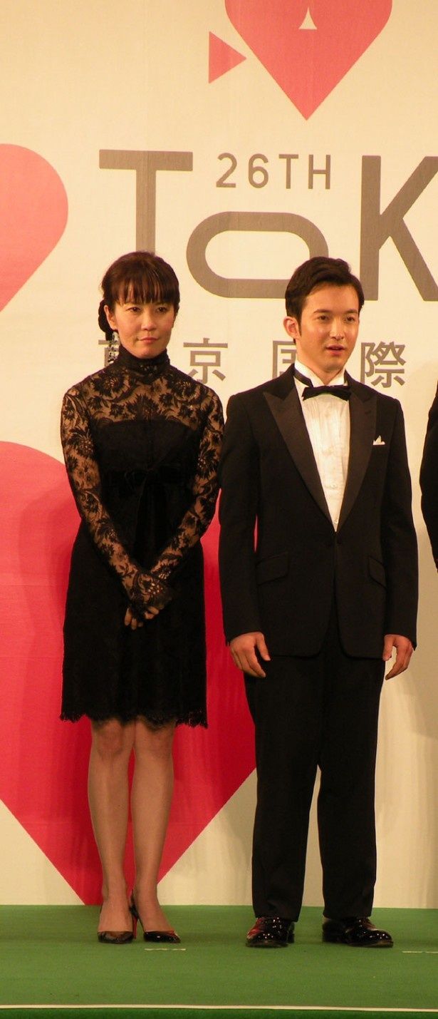 安里真理監督とヒロインの夫役を演じた浅利陽介