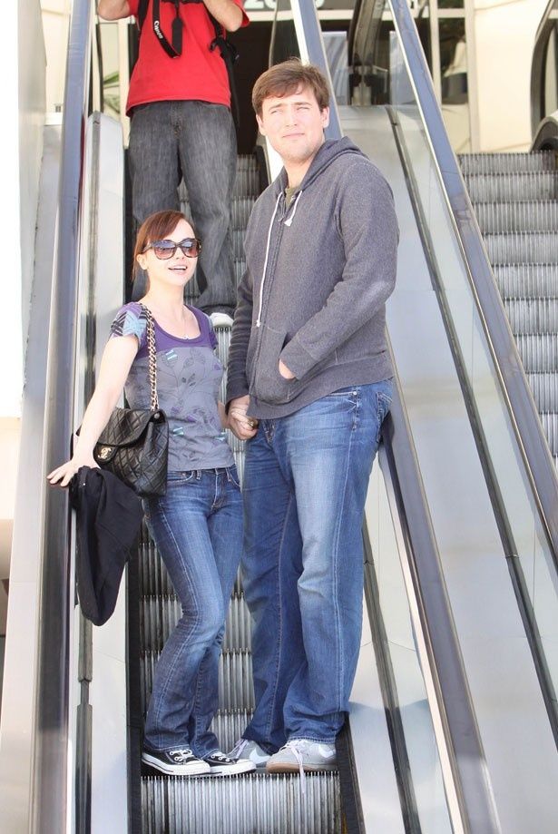 【写真を見る】153cmのクリスティーナとジェームズの身長差は40cm!?