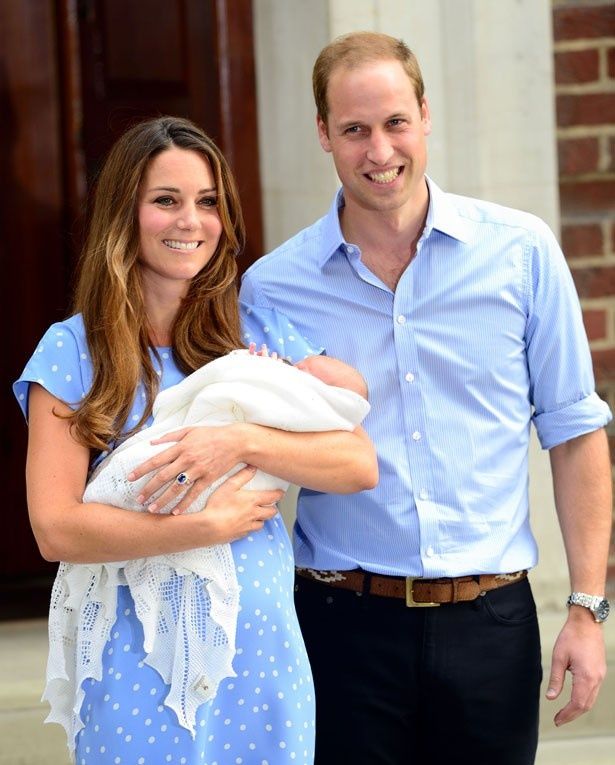 【写真を見る】今年7月に出産したジョージと、ウィリアム王子