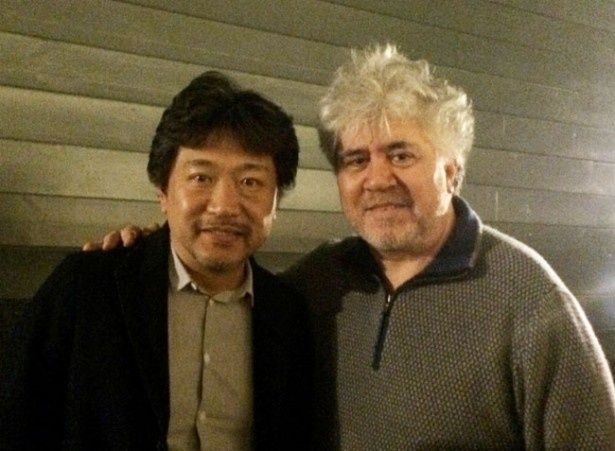 日本とスペインを代表する映画監督である是枝裕和(写真左)とペドロ・アルモドバル