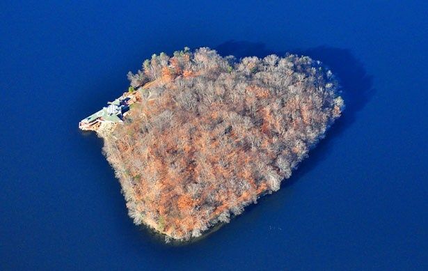 アンジーがブラピに贈ったハートの形をしたペトラ島。お値段は約20億円