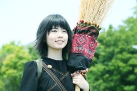 魔女の宅急便 黒猫ジジの声はあの人気声優 キキとの2ショット写真も初公開 最新の映画ニュースならmovie Walker Press