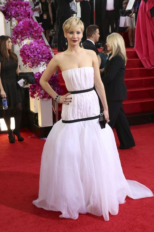 【写真を見る】GG賞にディオールのドレスで登場したジェニファー