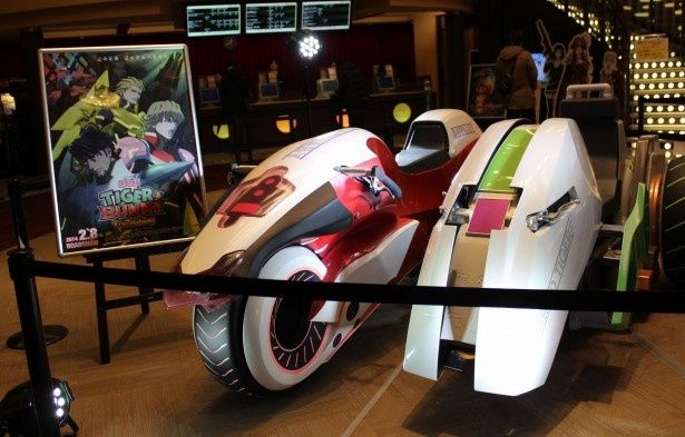新宿バルト9には、『TIGER ＆ BUNNY』バディが乗るサイドカー付きバイクが展示された