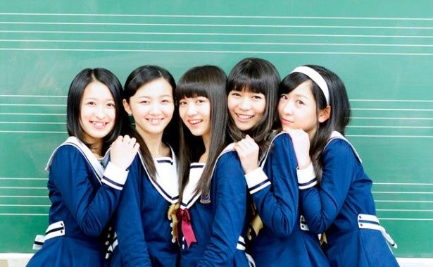 東京女子流のメンバーが着用する手越高校の制服はhaco.とのコラボによるものでかわいいと評判に