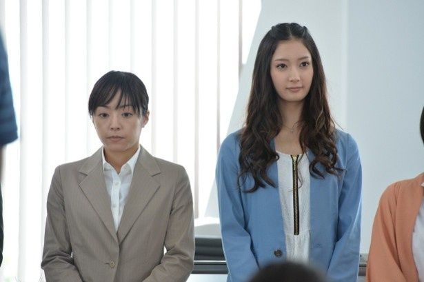 同僚の美人OL役の菜々緒は、映画初出演！