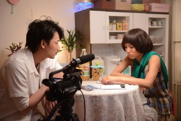 ワイドショーのディレクター・赤星雄治(綾野剛)が、美姫について取材をしていく