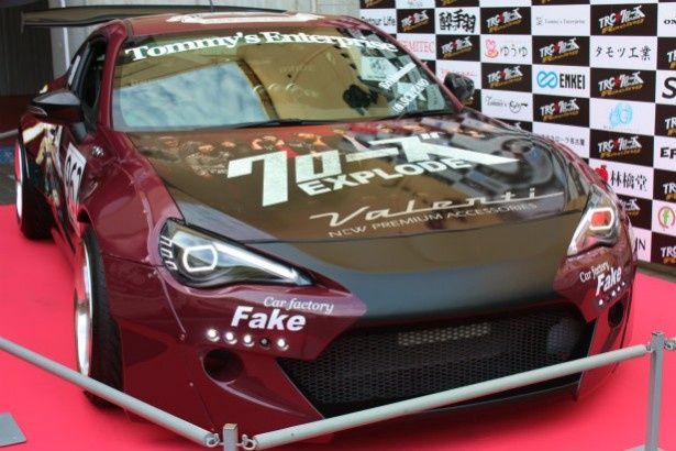 「TRC×クローズ EXPLODE レーシング」のコラボカーがクール！