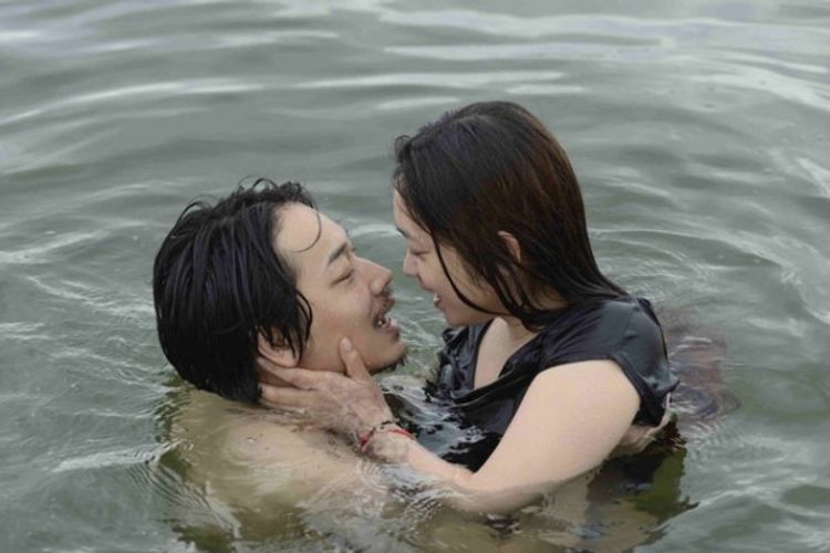 綾野剛との激しいラブシーンも 大人の色香を漂わす池脇千鶴が見せる官能的なシーンの数々に注目 最新の映画ニュースならmovie Walker Press