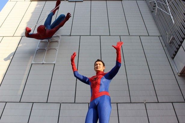 【写真を見る】有楽町・数寄屋橋交差点にあるソニービルにスパイダーマンが！