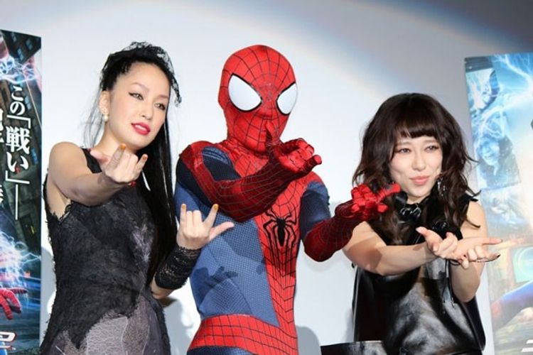 中島美嘉の衣装がクモの巣だらけ！『アメイジング・スパイダーマン2』の豪華コラボ楽曲を生披露！