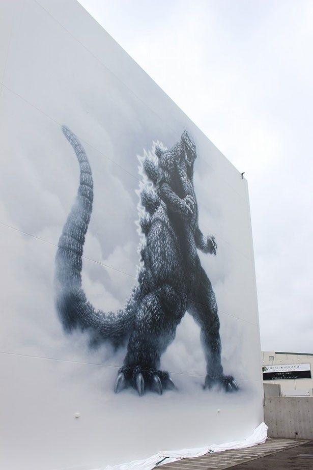 東宝スタジオにて描かれた「ゴジラ」の巨大壁画