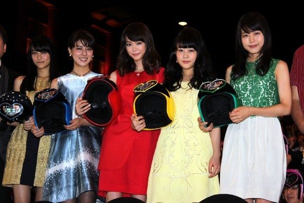 桐谷美玲たち女子5人がヒーローになる『女子―ズ』の初日舞台挨拶が開催