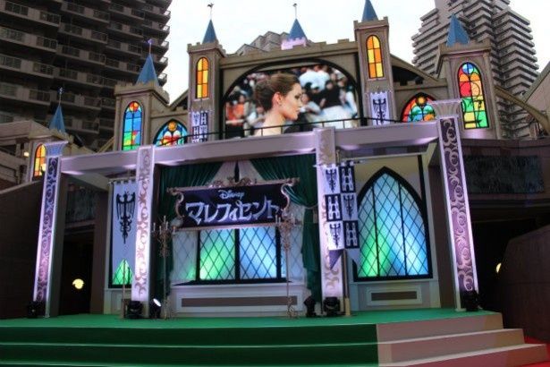 恵比寿ガーデンプレイスに『マレフィセント』の城が登場！