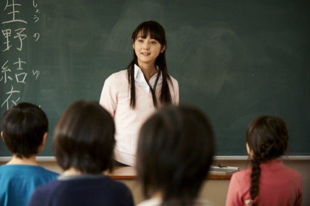 佐々木希が演じたのは、小学校の新任教師・結衣役