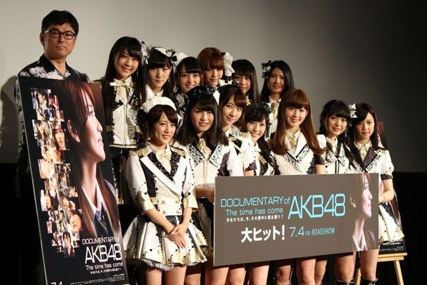 AKB48メンバーと監督が前夜祭舞台挨拶に登壇！
