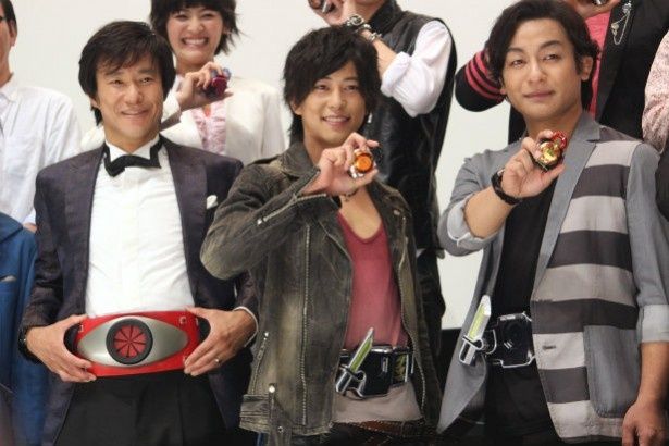 『仮面ライダー鎧武』の佐野岳、中山雅史、片岡愛之助が舞台挨拶に登壇