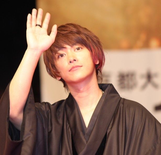 着流し姿の 剣心 佐藤健 もみくちゃにされる ファン4000人を前に 服も乱れちゃった 最新の映画ニュースならmovie Walker Press