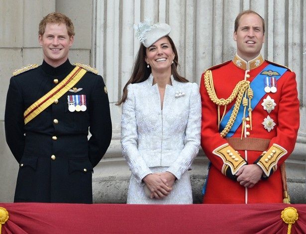 1位に選ばれたロイヤルファミリー。左からヘンリー王子、キャサリン妃、ウィリアム王子