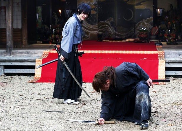 【写真を見る】瀬田宗次郎との戦いで刀が真っ二つに！これが後編に繋がっていく
