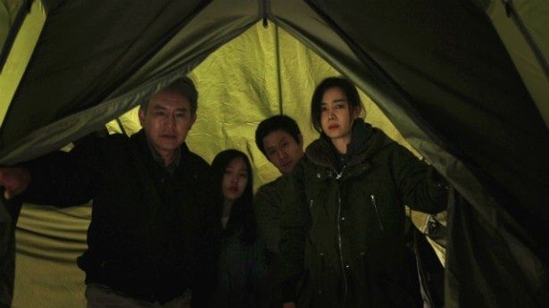 仲睦まじい家族を装い、韓国国内で任務を遂行する4人の北朝鮮スパイたち