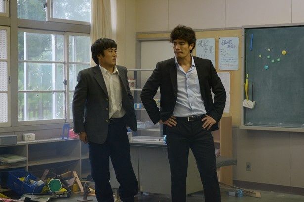 「キス我慢」シリーズの大ファンだという伊藤英明が教師役で登場している