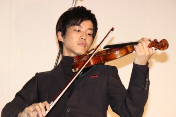 11 億円相当の世界最高級のヴァイオリンを弾いた松坂桃李