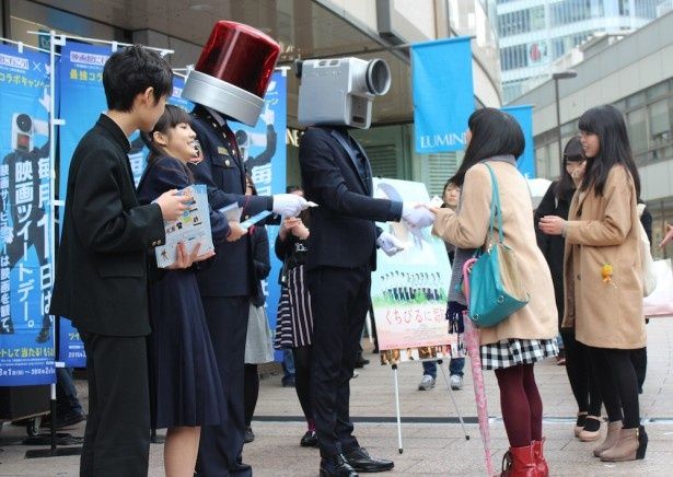 街頭でのチラシ配りも実施