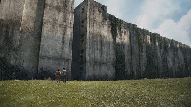 映画では約30メートルにも及ぶ高い壁が出現！