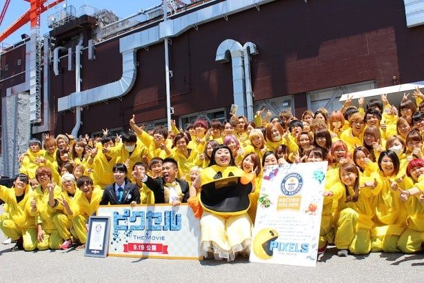 【写真を見る】柳沢慎吾と渡辺直美が、学生らと351人でギネス世界記録を達成！喜びに沸いた