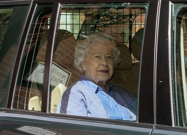 シャーロット王女誕生時にケンジントン宮殿に向かった女王