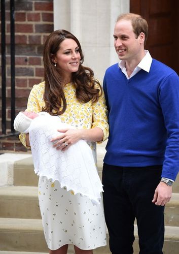 ジョージ王子とシャーロット王女の愛らしい写真が公開