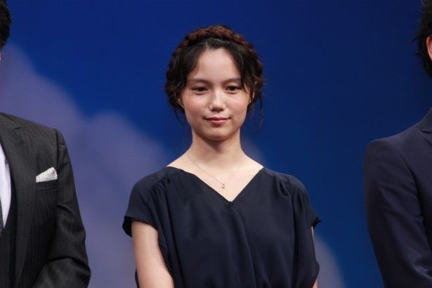 熊徹と交流する九太役の少年期の声優、宮崎あおい