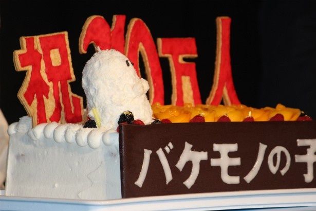 大ヒットを祝うチコのケーキ