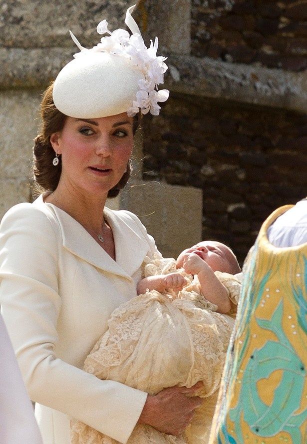 【写真を見る】洗礼式でのシャーロット王女とキャサリン妃
