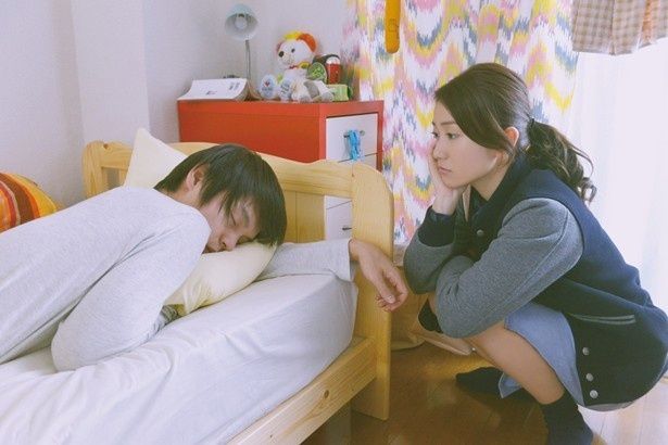 鉢子の彼氏役で、窪田正孝。母性本能をくすぐる可愛い寝顔にキュン死！