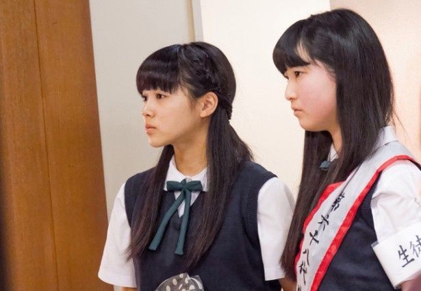 私立恵比寿中学の中山莉子(写真左)をはじめ、現役JCが多数出演