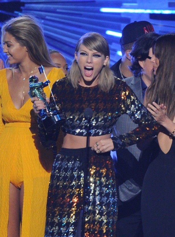 MTVビデオ・ミュージック・アワードで、テイラーは最多の賞を受賞